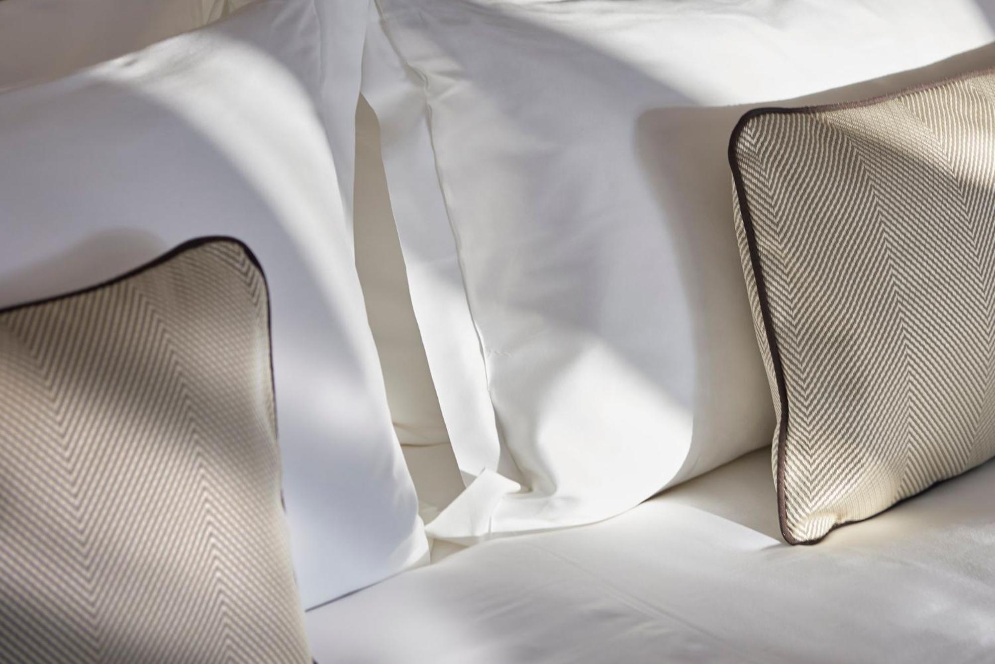 Mandarin Room King,1602988539:JPEG