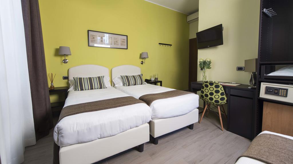 Triple Room,685600158:JPEG